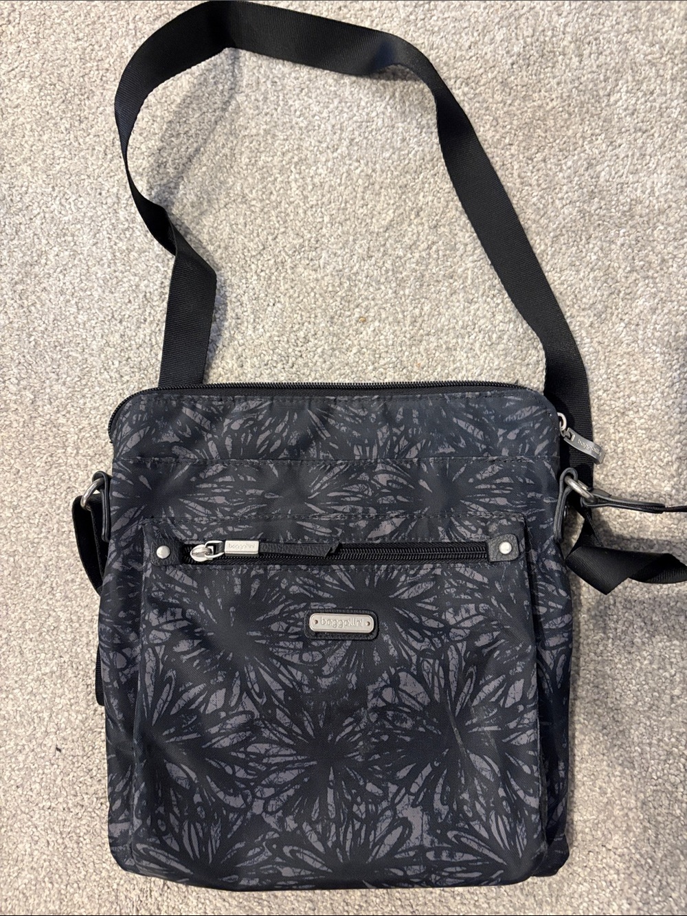 Baggallini Black Floral-Pattern Crossbody Bag